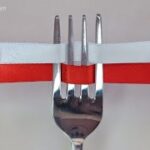 I made it with a ribbon and a fork, it was so cute