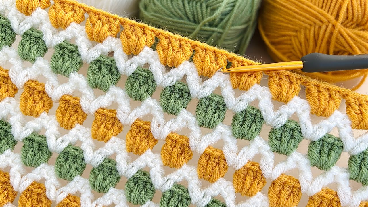 Super easy crochet knitting pattern for those looking for an easy and stylish model/ blanket
