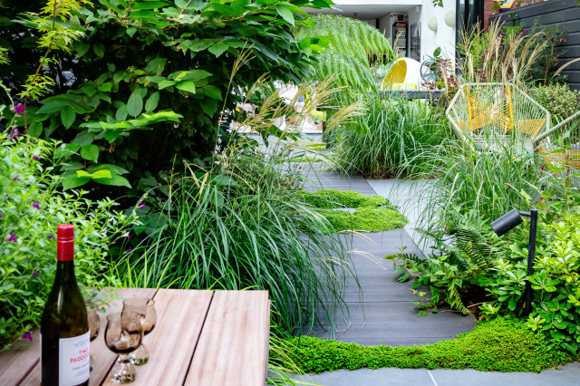 Lush Plantings Surround Cozy Seating Areas